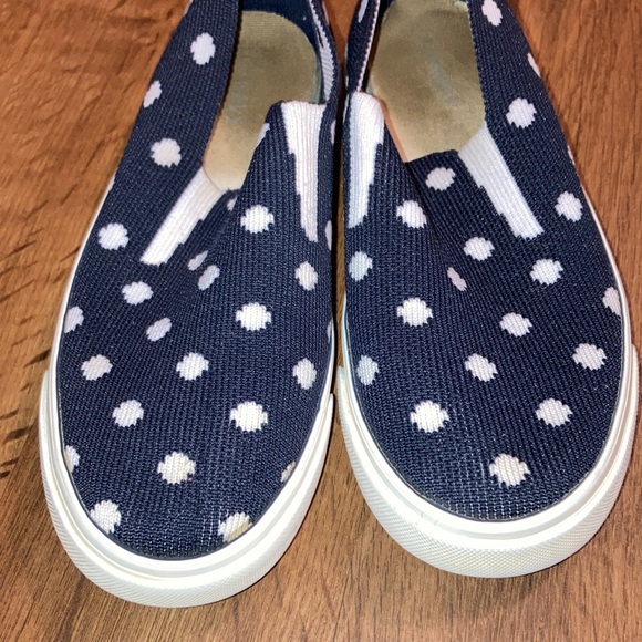 4/$19 🎆 Freedom sale!! Old Navy Knit Navy and White Shoes - Picture 11 of 13